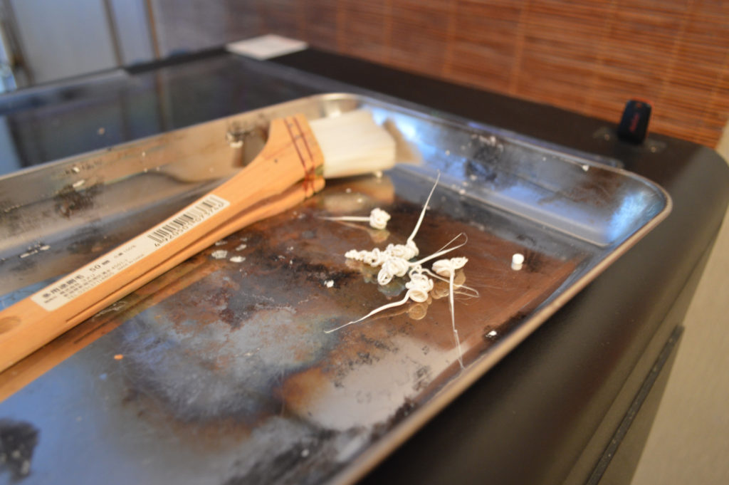 3Dプリンター清掃用刷毛とトレー