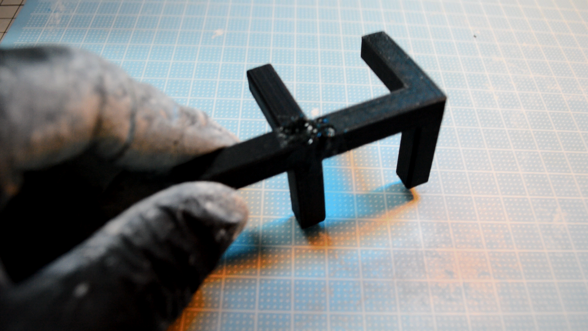 3Dプリンター造形ブルをレジンで接着